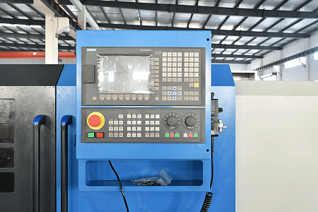 Токарный станок c ЧПУ с прямой станиной MetalTec CK 50x1000 купить в Москве - rodan.ru