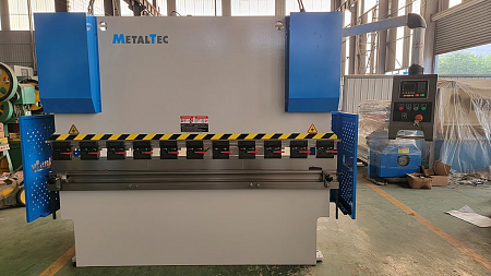Гидравлический листогибочный пресс MetalTec HBM 125/2500 (Е22, инвертор заднего упора) купить в Москве - rodan.ru