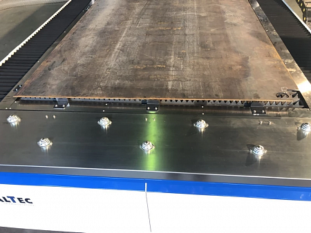 Оптоволоконный лазерный станок для резки металла MetalTec 1530 (1000W)