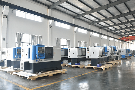 Токарный станок c ЧПУ с горизонтальной станиной MetalTec CK 35x400 купить в Москве - rodan.ru