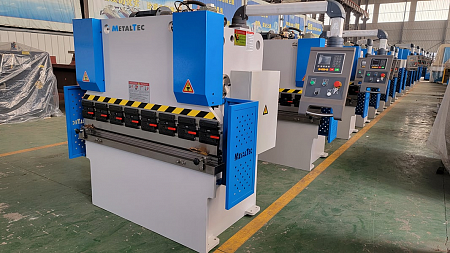 Гидравлический листогибочный пресс MetalTec HBM 125/2500 (Е22, инвертор заднего упора) купить в Москве - rodan.ru