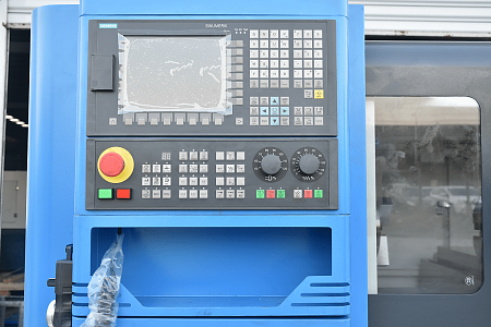 Токарный станок c ЧПУ с горизонтальной станиной MetalTec CK 35x400 купить в Москве - rodan.ru