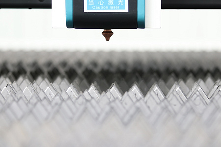 Оптоволоконный лазерный станок для резки металла MetalTec 1530 B (RECI-1000 W) купить в Москве - rodan.ru