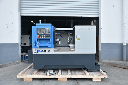 Токарный станок c ЧПУ с горизонтальной станиной MetalTec CK 35x400 купить в Москве - rodan.ru